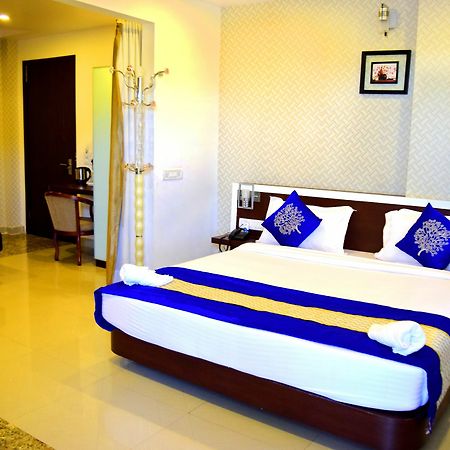 Hotel Landmark Bhuvanesvar Kültér fotó
