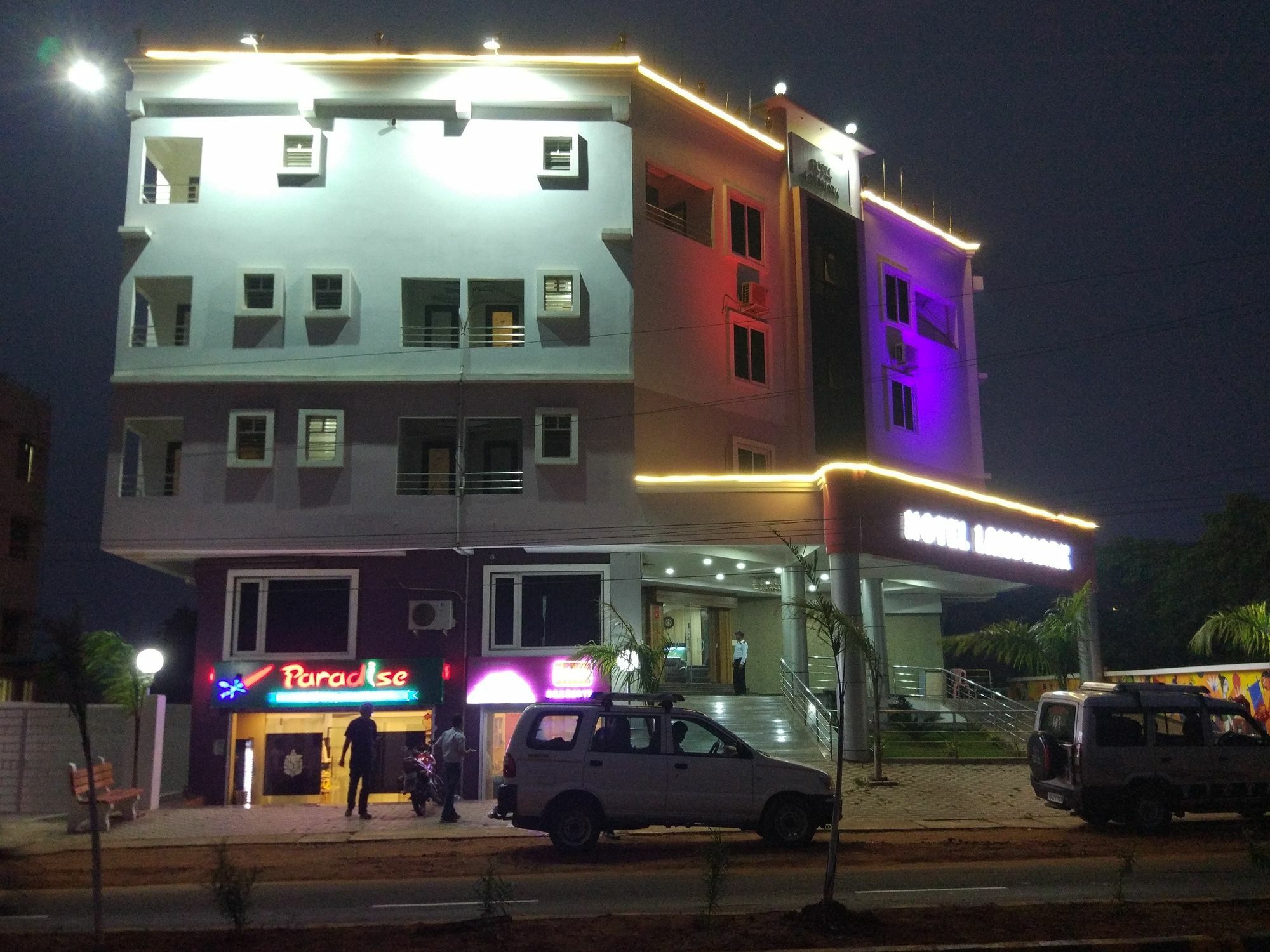 Hotel Landmark Bhuvanesvar Kültér fotó